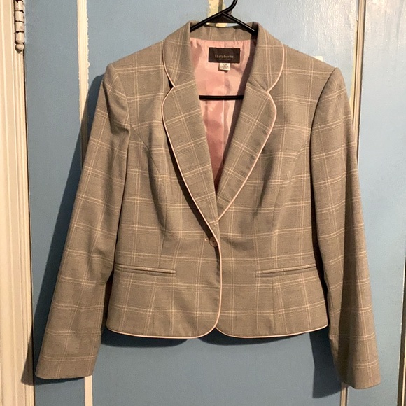Liz Claiborne suit jacket and skirt - Picture 2 of 3
